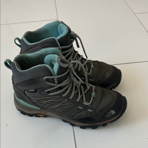 The North Face Ultra Fastpack Mid GTX - Women's 
 Gray Hiking Boots 6 - Picture 1 of 5